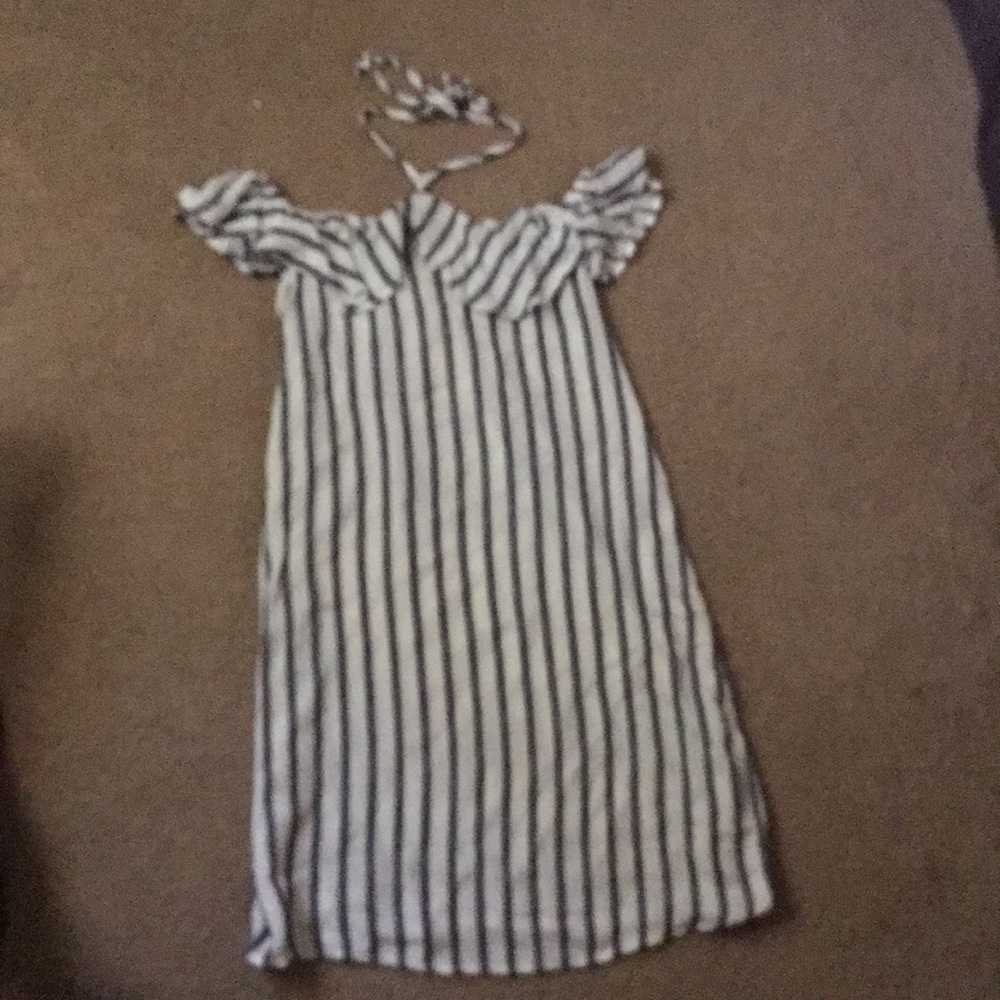 Short dress super cute ties around neck